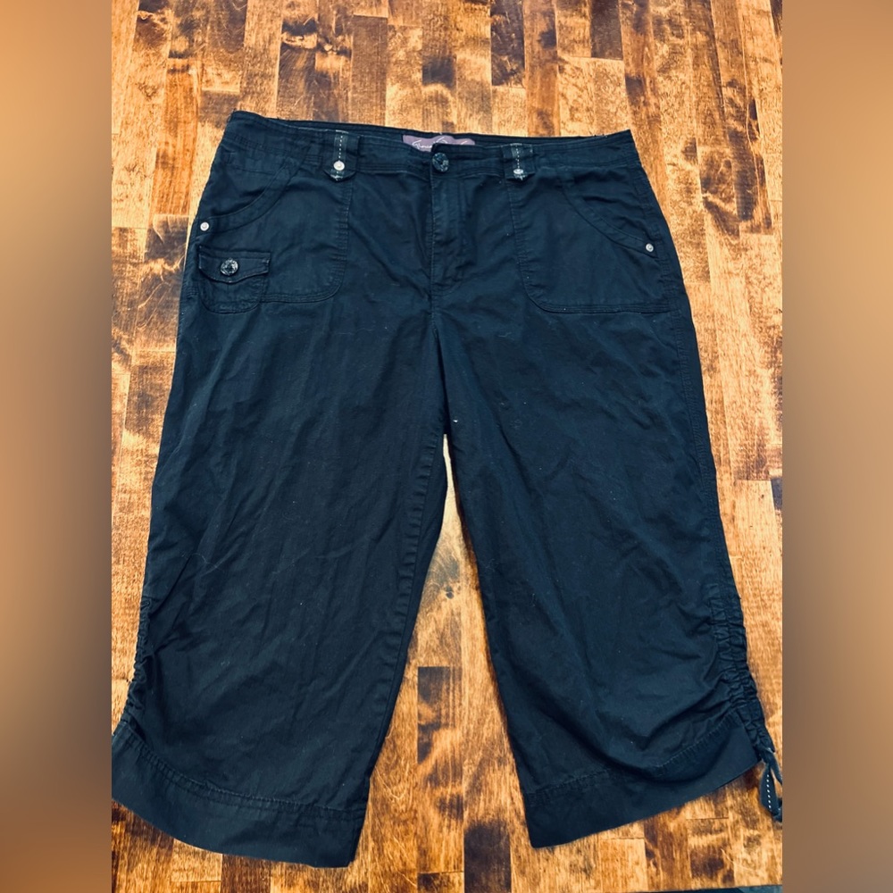 Black Bermuda shorts for woman size 12